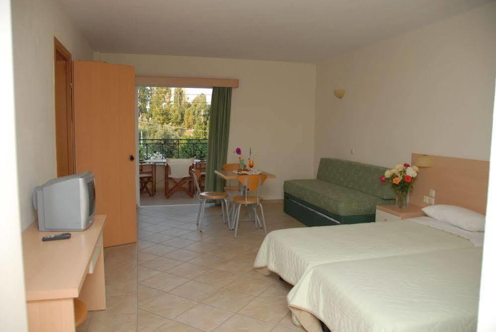 Thinalos Aparthotel Acharavi  Exterior foto